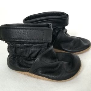 Baby soft sole leather booties black